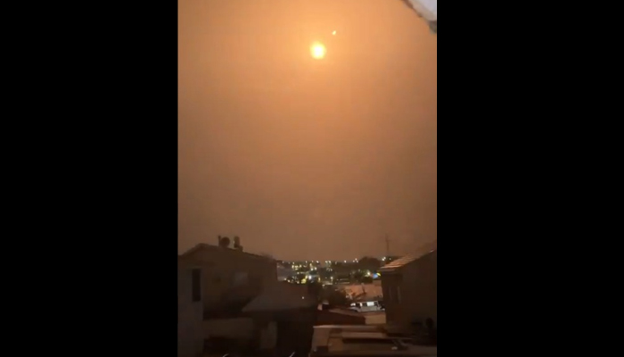 ਈਰਾਨ ਨੇ ਇਜ਼ਰਾਈਲ ''ਤੇ ਦਾਗੀਆਂ ਬੈਲਿਸਟਿਕ ਮਿਜ਼ਾਈਲਾਂ, ਪ੍ਰਮਾਣੂ ਕੇਂਦਰ ਦੇ ਨੇੜੇ ਡਿੱਗੀ ਇਮਾਰਤ; 20 ਜ਼ਖਮੀ