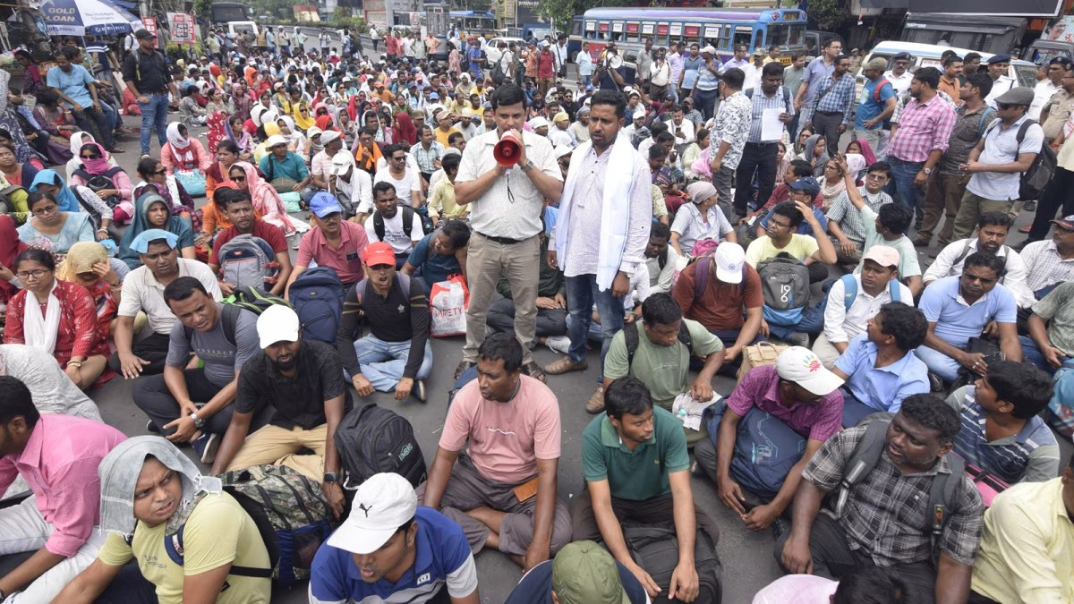 ਪੱਛਮੀ ਬੰਗਾਲ : ਬਕਾਇਆ ਮਹਿੰਗਾਈ ਭੱਤੇ ਨੂੰ ਲੈ ਕੇ ਕਈ ਮੁਲਾਜ਼ਮਾਂ ਵੱਲੋਂ ਹੜਤਾਲ