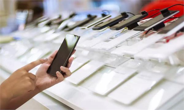 india  s smartphone exports decline by 3 percent