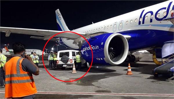 catering vehicle hits indigo plane engine