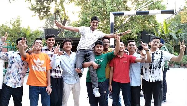 mudit jain becomes district topper with 100 percent marks in cbse