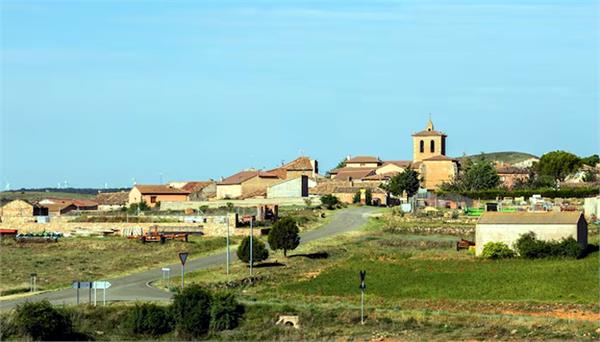 free house and permanent job available in this village in spain