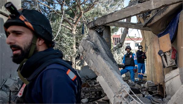 israeli airstrikes kill 4 lebanese aid workers