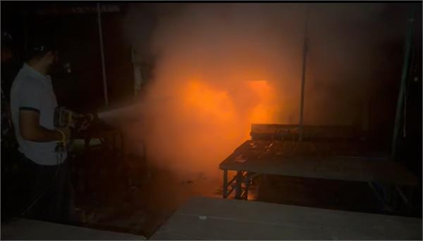 fire breaks out at readymade clothing shop