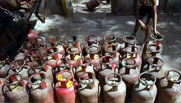 LPG ਸੰਕਟ ਵਧਣ ਨਾਲ ਕਾਲਾਬਾਜ਼ਾਰੀ ਤੇਜ਼, ਸਰਕਾਰ ਨੂੰ ਵਧਾਉਣੀ ਹੋਵੇਗੀ ਸਖ਼ਤੀ!