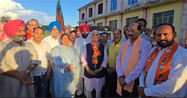 bjp workers celebrated the party s 47th foundation day in dinanagar