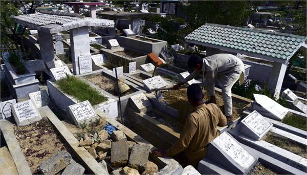 why are graveyards being dug up in pakistan