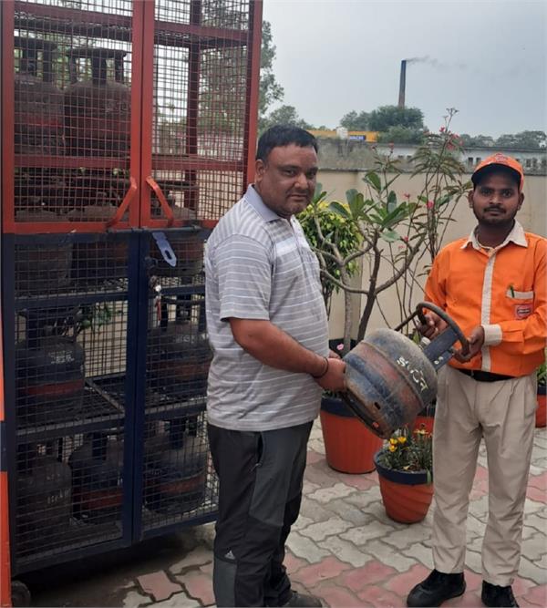 5 kg gas cylinders will be available at ration depots and petrol pumps