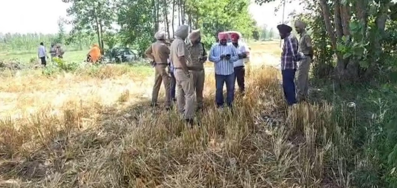 ਗੁਰਦਾਸਪੁਰ ’ਚ ਵਿਵਾਦਤ ਜ਼ਮੀਨ ’ਤੇ ਪ੍ਰਸ਼ਾਸਨ ਦਾ ਵੱਡਾ ਐਕਸ਼ਨ, ਭਾਰੀ ਪੁਲਸ ਫੋਰਸ ਦੀ ਮੌਜੂਦਗੀ ’ਚ ਵੱਢੀ ਕਣਕ