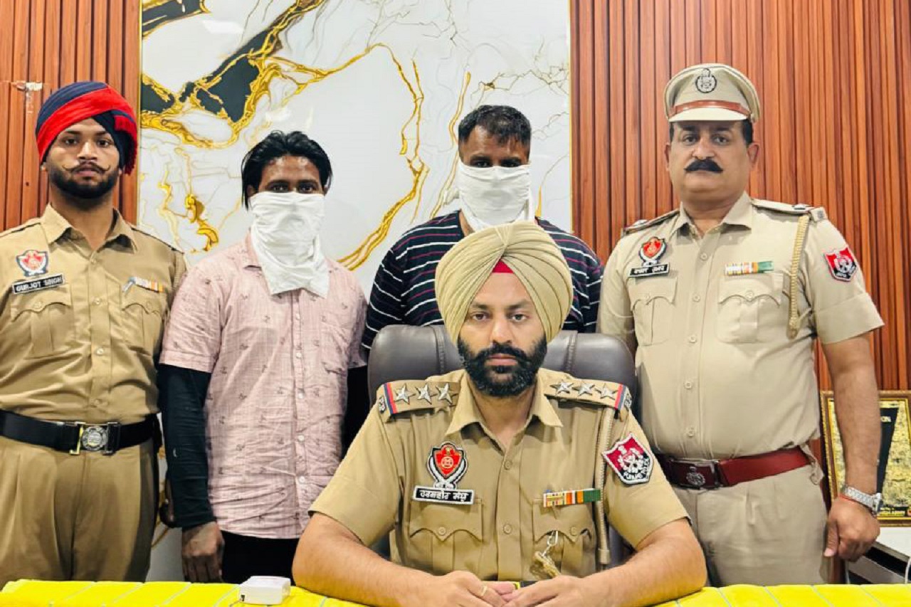 ਜ਼ਮਾਨਤ ''ਤੇ ਬਾਹਰ ਆ ਕੇ ਫਿਰ ਸ਼ੁਰੂ ਕੀਤੀ ਸਮੱਗਲਿੰਗ, 22 ਮਾਮਲਿਆਂ ''ਚ ਨਾਮਜ਼ਦ ਰਣਧੀਰ ਪੁਲਸ ਅੜਿੱਕੇ