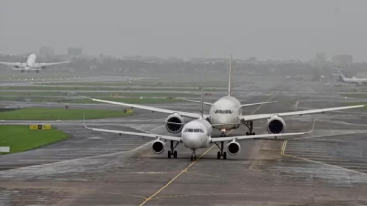 ਵੱਡੀ ਖ਼ਬਰ: ਪੁਣੇ ਏਅਰਪੋਰਟ 'ਤੇ IAF ਦੇ ਲੜਾਕੂ ਜਹਾਜ਼ ਦੀ ਹਾਰਡ ਲੈਂਡਿੰਗ, ਰਨਵੇਅ ਬੰਦ ਹੋਣ ਨਾਲ ਮਚੀ ਹਫੜਾ-ਦਫੜੀ