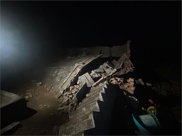 explosion in illegal firecracker factory running in residential area