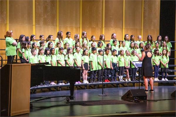 the melodious voices of 1400 students in surrey