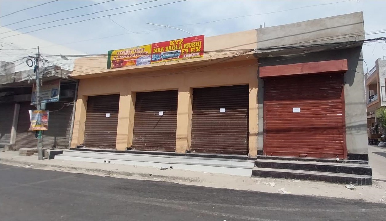 ਚੀਫ਼ ਵਿਜੀਲੈਂਸ ਅਫਸਰ ਦੀ ਸਖ਼ਤੀ ਮਗਰੋਂ ਐਕਸ਼ਨ ’ਚ ਨਿਗਮ, JP ਨਗਰ ’ਚ ਬਿਨਾਂ ਨਕਸ਼ਾ ਬਣੀਆਂ 4 ਦੁਕਾਨਾਂ ਸੀਲ