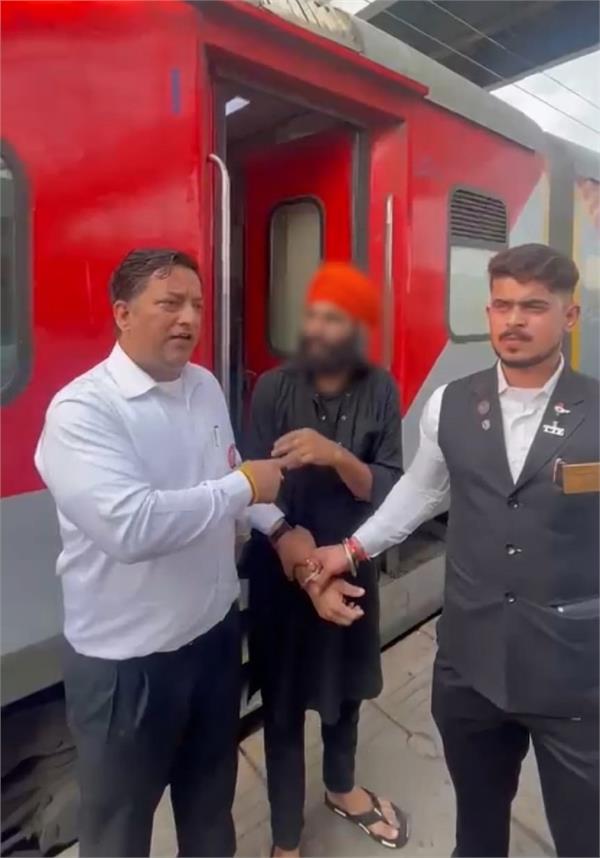 mobile thief arrested in sachkhand express