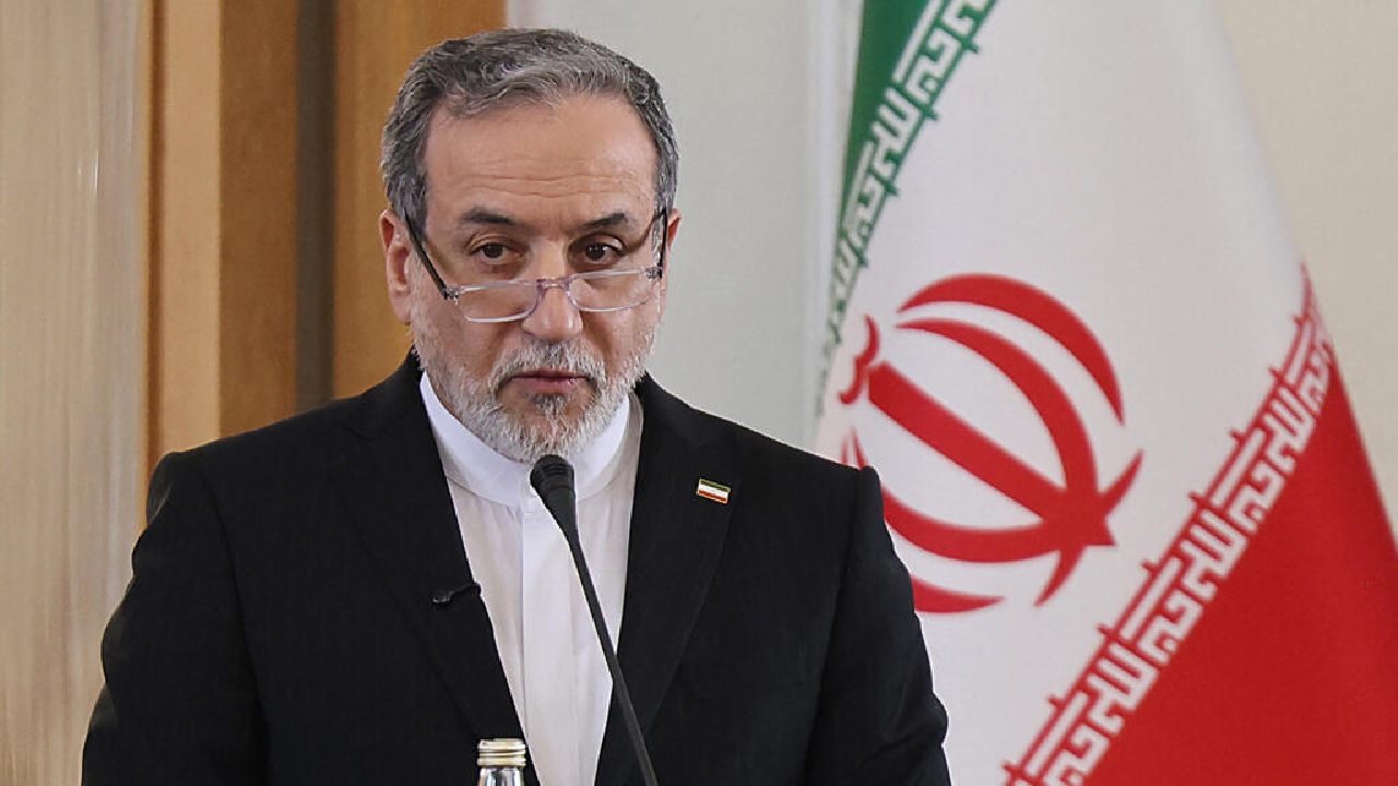 48 ਘੰਟਿਆਂ ''ਚ ਤੀਜੀ ਵਾਰ ਪਾਕਿਸਤਾਨ ਪੁੱਜੇ ਅਰਾਘਚੀ, ਈਰਾਨ ਦੀ ਹੋਰਮੁਜ਼ ਵਾਲੀ ਸ਼ਰਤ ਤੋਂ ਨਾਖੁਸ਼ ਦਿਖੇ ਟਰੰਪ