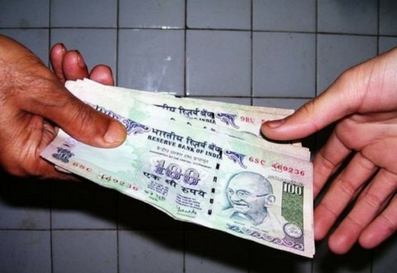 ਜਲੰਧਰ ਨਿਗਮ ਦੀ ਤਹਿਬਾਜ਼ਾਰੀ ਬ੍ਰਾਂਚ ''ਚ ਵੱਡਾ ਧਮਾਕਾ: ਰੇਹੜੀ ਵਾਲਿਆਂ ਨੇ ਖੋਲ੍ਹੀ ਪੋਲ, ਬਿਨਾਂ ਰਸੀਦ ਵਸੂਲੇ ਜਾ ਰਹੇ ਪੈਸੇ!