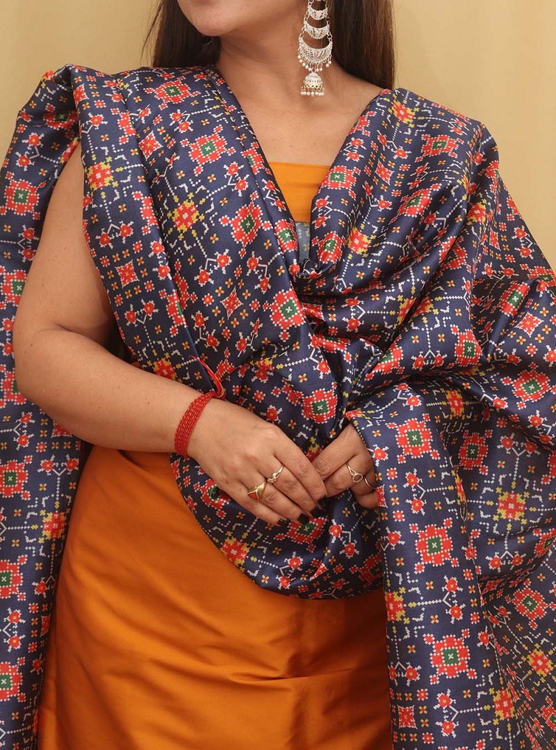 ‘ਪ੍ਰਿੰਟਿਡ ਅਤੇ ਪਲੇਨ’ ਦਾ ਕੰਬੀਨੇਸ਼ਨ ਬਣਿਆ ਸਟਾਈਲਿਸ਼ ਲੁੱਕ ਦਾ ਨਵਾਂ ਟ੍ਰੈਂਡ