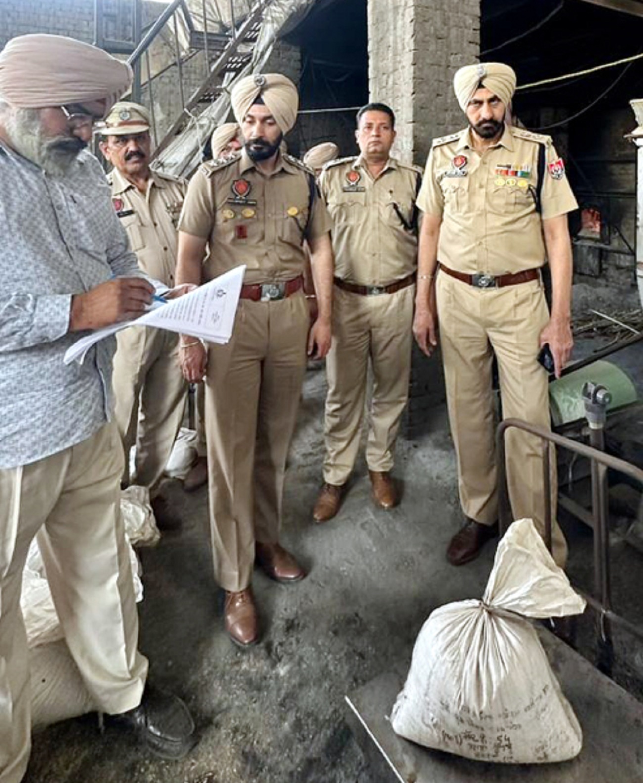 ਲੁਧਿਆਣਾ ਪੁਲਸ ਦਾ ਨਸ਼ਾ ਤਸਕਰਾਂ ''ਤੇ ਵੱਡਾ ਐਕਸ਼ਨ: 30 ਕੁਇੰਟਲ ''ਮੌਤ ਦਾ ਸਾਮਾਨ'' ਭੱਠੀ ''ਚ ਝੋਕ ਕੇ ਕੀਤਾ ਸੁਆਹ