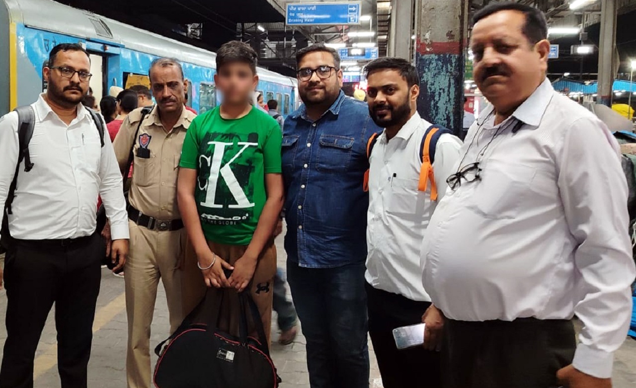 ਟੀ.ਟੀ.ਈ. ਬਣਿਆ ਮਸੀਹਾ: ਘਰੋਂ ਨਾਰਾਜ਼ ਹੋ ਕੇ ਭੱਜੇ ਨਾਬਾਲਗ ਨੂੰ ਸੂਝ-ਬੂਝ ਨਾਲ ਪਰਿਵਾਰ ਨਾਲ ਮਿਲਾਇਆ