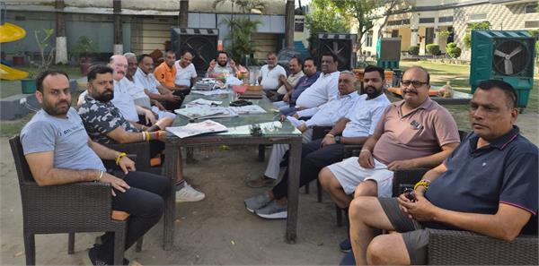 arya mahila college gate liquor