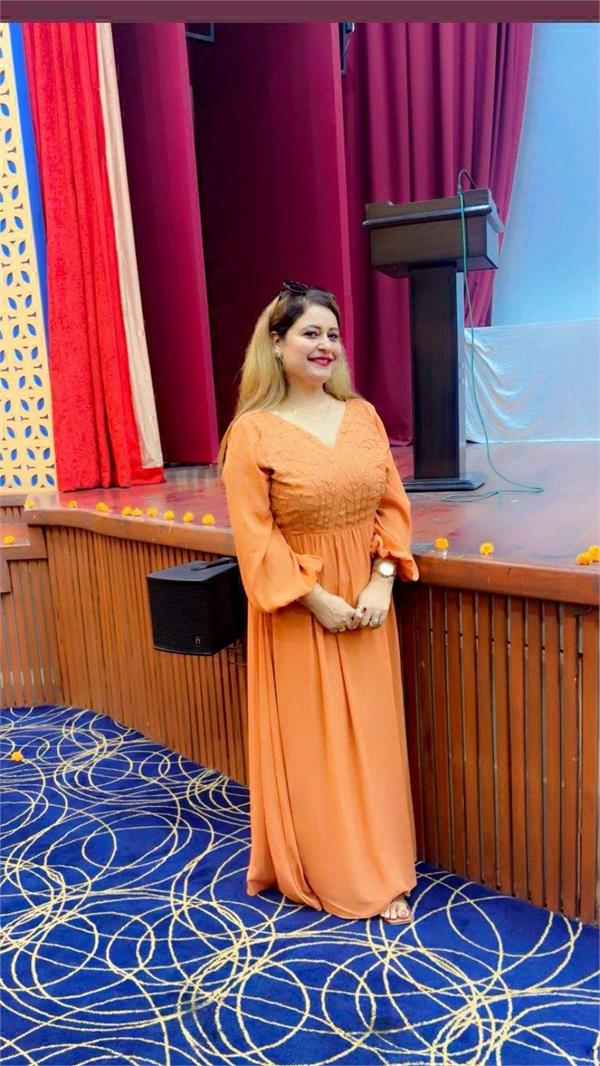 floor length gown  style  young women