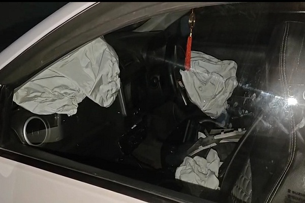 ਫਾਜ਼ਿਲਕਾ-ਫਿਰੋਜ਼ਪੁਰ ਫਲਾਈਓਵਰ ''ਤੇ ਭਿਆਨਕ ਹਾਦਸਾ, ਘੁੰਮ ਕੇ ਆ ਰਹੇ ਪਰਿਵਾਰ ਦੀ ਕਾਰ ਡਿਵਾਈਡਰ ''ਤੇ ਚੜ੍ਹੀ