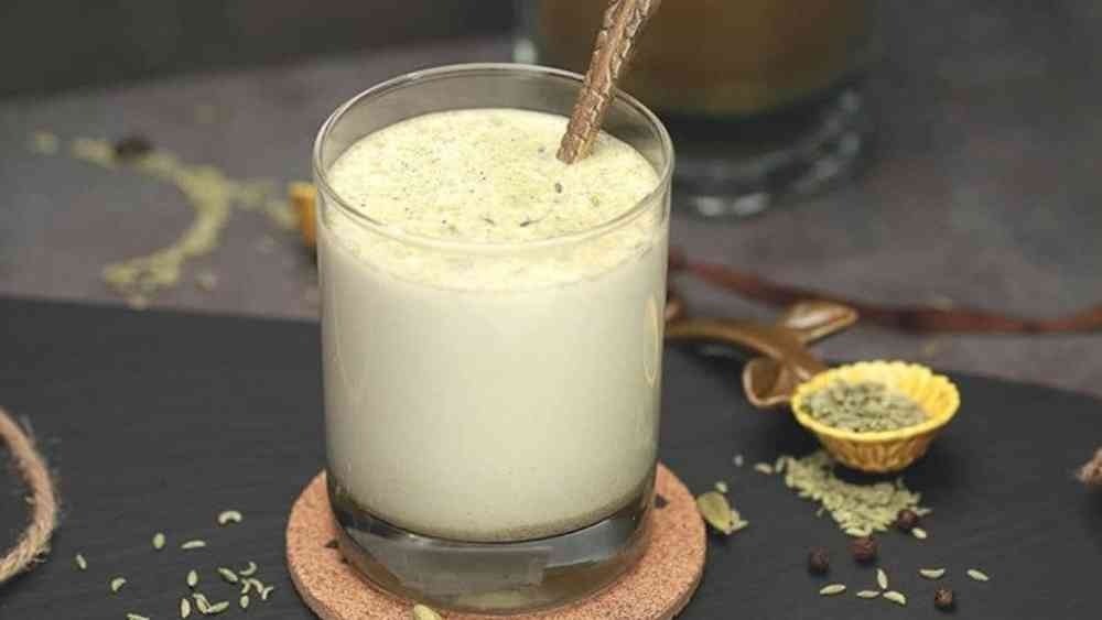 ਰਾਤ ਨੂੰ ਸੌਣ ਤੋਂ ਪਹਿਲਾਂ ਪੀਓ ਸੌਂਫ ਵਾਲਾ ਦੁੱਧ, ਅੱਖਾਂ ਦੀ ਰੌਸ਼ਨੀ ਤੋਂ ਲੈ ਕੇ ਪਾਚਨ ਤੱਕ ਮਿਲਣਗੇ ਬੇਮਿਸਾਲ ਫਾਇਦੇ