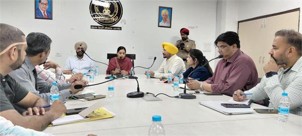 meeting of district administration regarding governor visit to pathankot