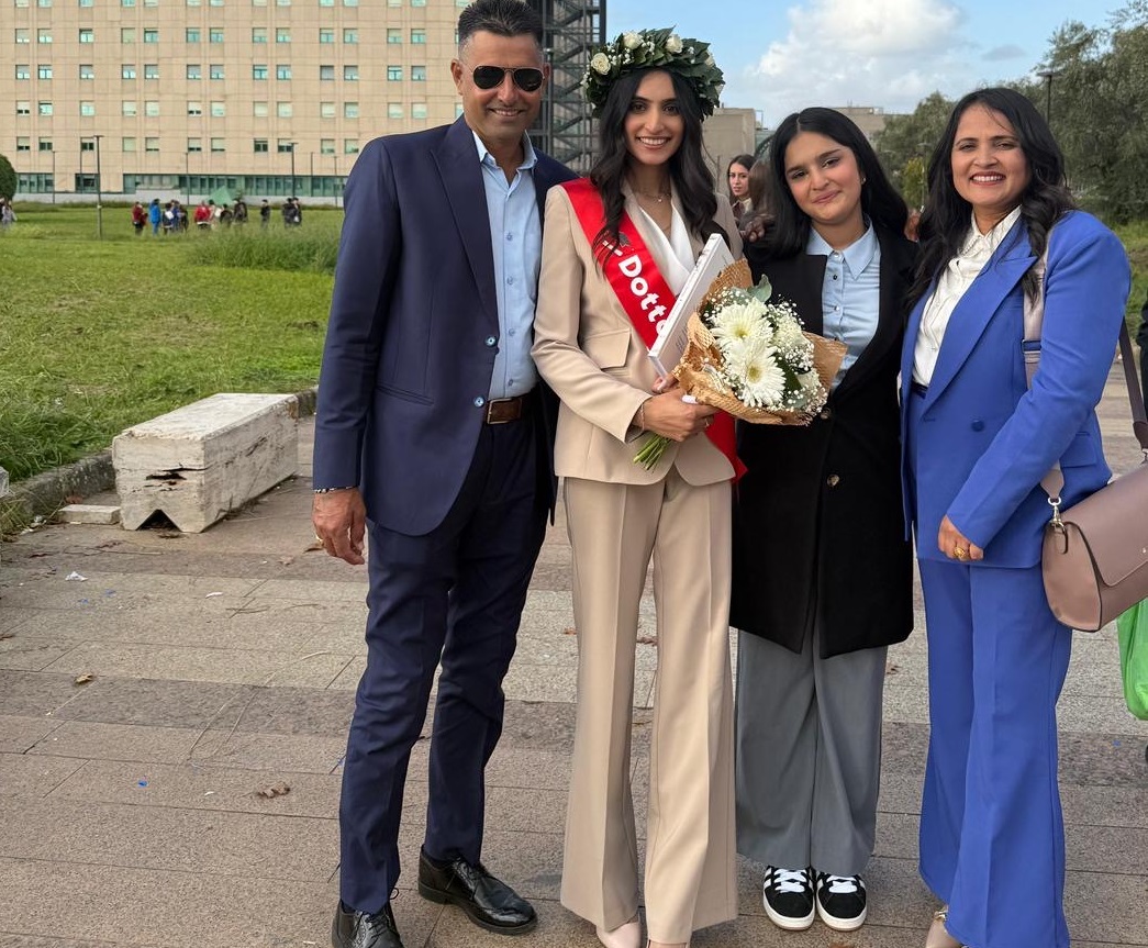 24 ਸਾਲਾ ਪੰਜਾਬਣ ਗੁਰਕੋਮਲ ਕੌਰ ਨੇ ਇਟਲੀ ‘ਚ ਮਾਪਿਆਂ ਸਮੇਤ ਚਮਕਾਇਆ ਭਾਰਤ ਦਾ ਨਾਮ