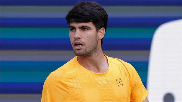 alcaraz makes winning debut at barcelona open