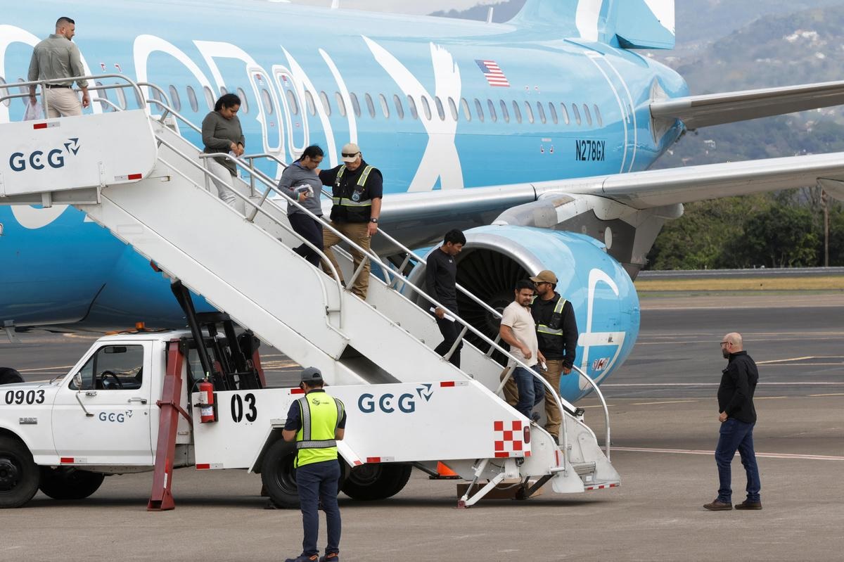 ਅਮਰੀਕਾ ਤੋਂ ਡਿਪੋਰਟ ਕੀਤੇ ਪ੍ਰਵਾਸੀ ਪਹੁੰਚੇ ਕੋਸਟਾ ਰੀਕਾ, ਇੱਕ ਭਾਰਤੀ ਨਾਗਰਿਕ ਵੀ ਸ਼ਾਮਲ