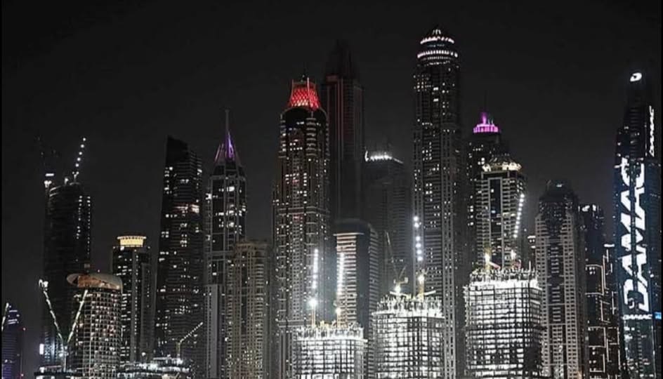 ਦੁਬਈ ਮਰੀਨਾ ''ਤੇ ਆ ਡਿੱਗਾ ਇਰਾਨੀ ਡਰੋਨ ਦਾ ਮਲਬਾ ! ਇਮਾਰਤ ਨੂੰ ਪਹੁੰਚਿਆ ਨੁਕਸਾਨ