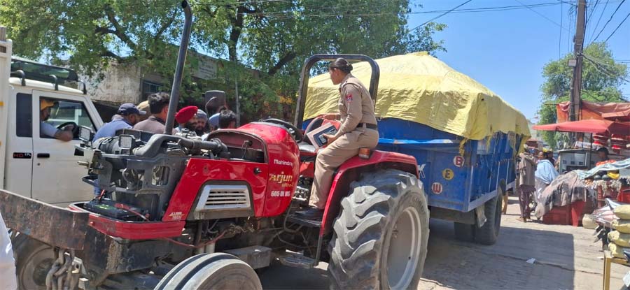 ਜਲੰਧਰ ''ਚ ਵੱਡਾ ਹਾਦਸਾ! ਟਰੈਕਟਰ-ਟਰਾਲੀ ਹੇਠਾਂ ਆਉਣ ਕਾਰਨ 2 ਨੌਜਵਾਨਾਂ ਦੀ ਮੌਤ, ਪਤੀ-ਪਤਨੀ ਜ਼ਖ਼ਮੀ