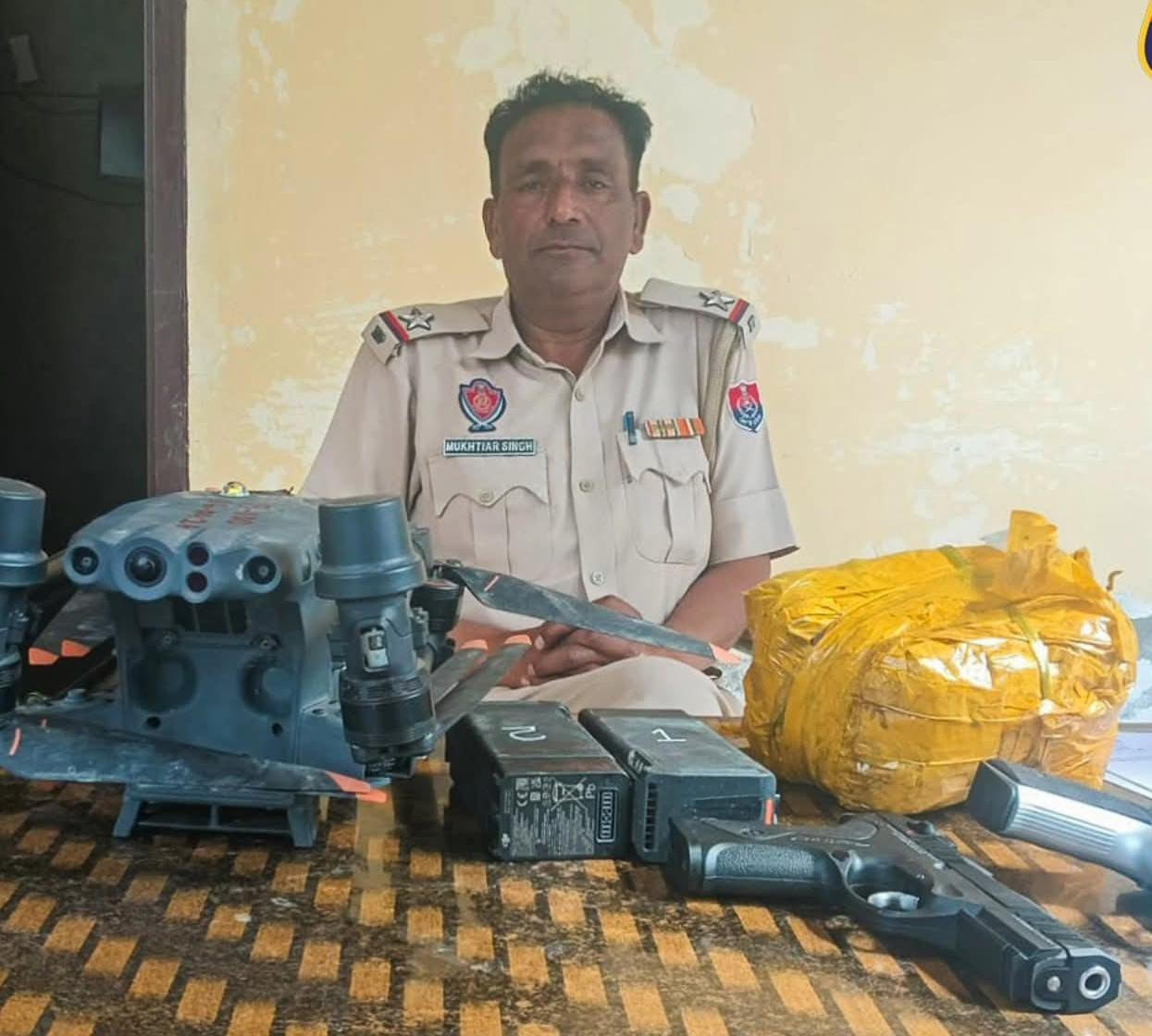 ਅੰਮ੍ਰਿਤਸਰ 'ਚ 2 ਕਿਲੋ ਹੈਰੋਇਨ ਤੇ ਗਲੌਕ ਪਿਸਤੌਲ ਬਰਾਮਦ, ਡਰੋਨ ਰਾਹੀਂ ਹੋ ਰਹੀ ਸੀ ਤਸਕਰੀ