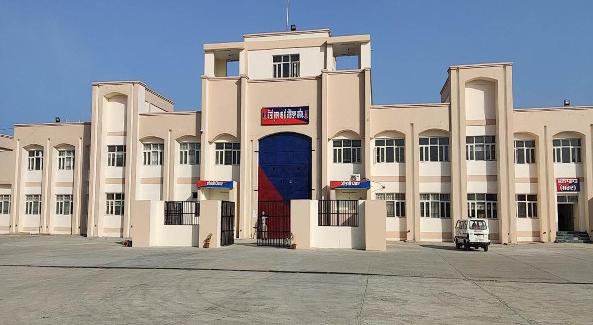 ਕੇਂਦਰੀ ਜੇਲ੍ਹ ''ਚੋਂ ਵੱਡੀ ਬਰਾਮਦਗੀ, 3 ਮੋਬਾਈਲ, ਸਿਮ, ਤੰਬਾਕੂ ਦੀਆਂ ਪੁੜੀਆਂ ਤੇ ਬੀੜੀਆਂ ਬਰਾਮਦ