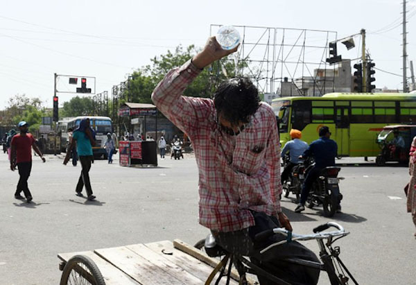 ਪੰਜਾਬ ''ਚ Heat Wave ਦਾ ਕਹਿਰ, 8 ਜ਼ਿਲ੍ਹਿਆਂ ‘ਚ ਪਾਰਾ 35 ਤੋਂ ਪਾਰ, 4 ਦਿਨਾਂ ਲਈ Alert ਜਾਰੀ