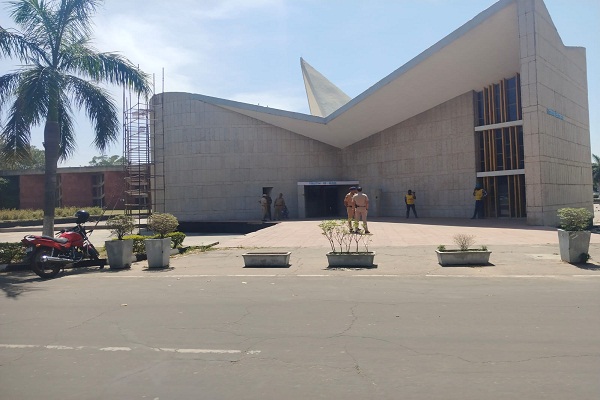 ਪੰਜਾਬ ਯੂਨੀਵਰਸਿਟੀ ਤੇ DC ਦਫ਼ਤਰ ਨੂੰ ਬੰਬ ਨਾਲ ਉਡਾਉਣ ਦੀ ਧਮਕੀ, ਵਿਦਿਆਰਥੀਆਂ ''ਚ ਦਹਿਸ਼ਤ ਦਾ ਮਾਹੌਲ