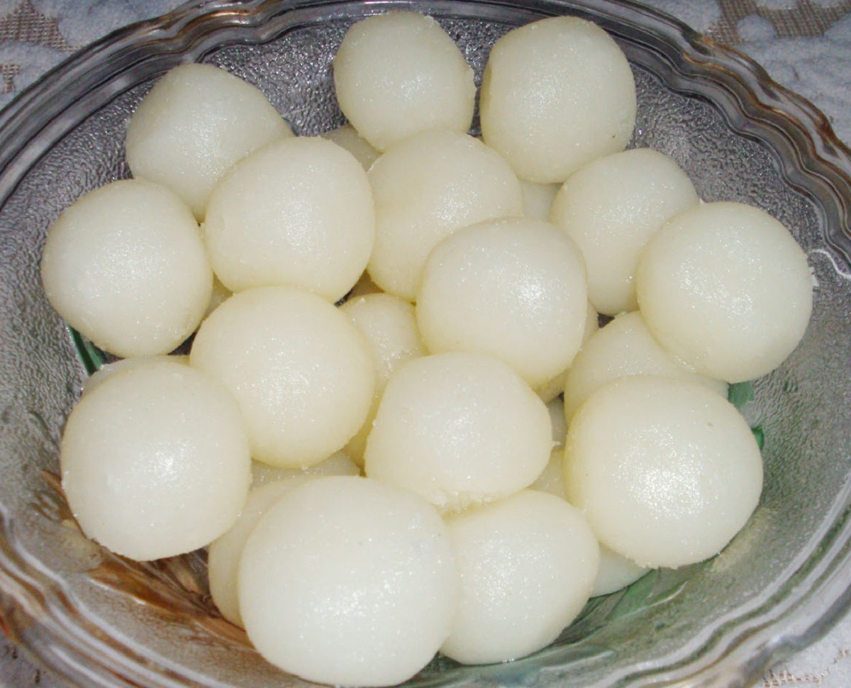 ਬਿਨਾਂ ਪੁੱਛੇ ਰਸਗੁੱਲਾ ਖਾਣ 'ਤੇ ਤਪਦੇ ਤਦੂੰਰ 'ਚ ਸੁੱਟ 'ਤਾ ਮੁੰਡਾ, ਹਿਲਾ ਦੇਵੇਗੀ ਪੂਰੀ ਖ਼ਬਰ