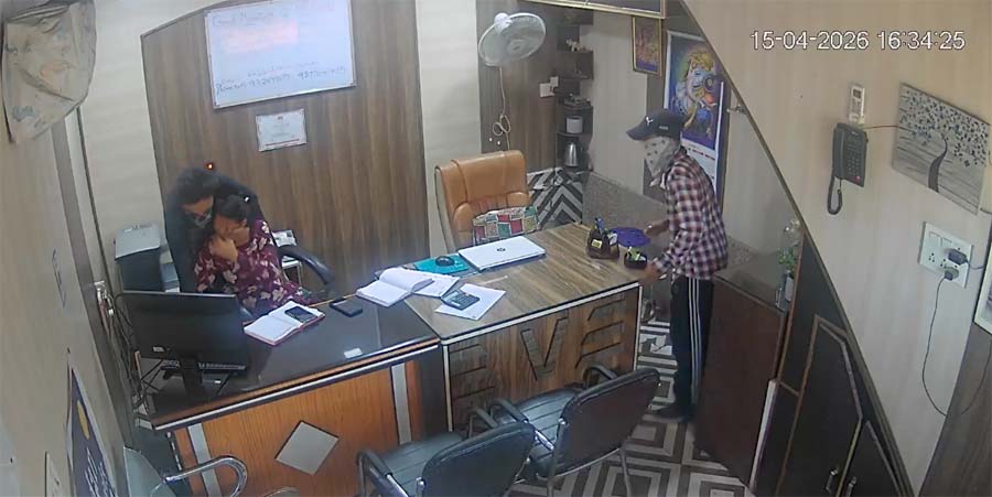 ਦਿਲ-ਦਹਿਲਾ ਦੇਵੇਗੀ ਜਲੰਧਰ ਦੀ ਵੱਡੀ ਲੁੱਟ ਦੀ ਵੀਡੀਓ! ਇਕੱਲੀ ਕੁੜੀ ਨੂੰ ਦੁਕਾਨ ''ਚ ਵੇਖ ਕਰ ਗਏ ਵੱਡਾ ਕਾਂਡ