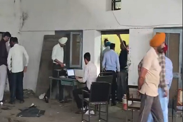 ਪੀ. ਆਰ. ਟੀ. ਸੀ. ਡਿਪੂ ਦਾ ਕੰਡਕਟਰ 20,000 ਰਿਸ਼ਵਤ ਲੈਂਦੇ ਰੰਗੇ ਹੱਥੀਂ ਗ੍ਰਿਫ਼ਤਾਰ, ਡਰਾਈਵਰਾਂ ਨੂੰ...