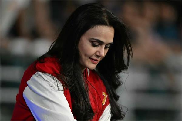 preity zinta no woman wants to be a trophy