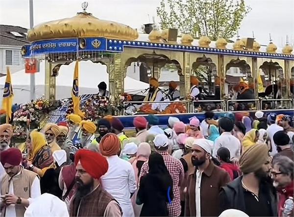 a grand nagar kirtan was organized in surrey dedicated to khalsa sajna diwas 