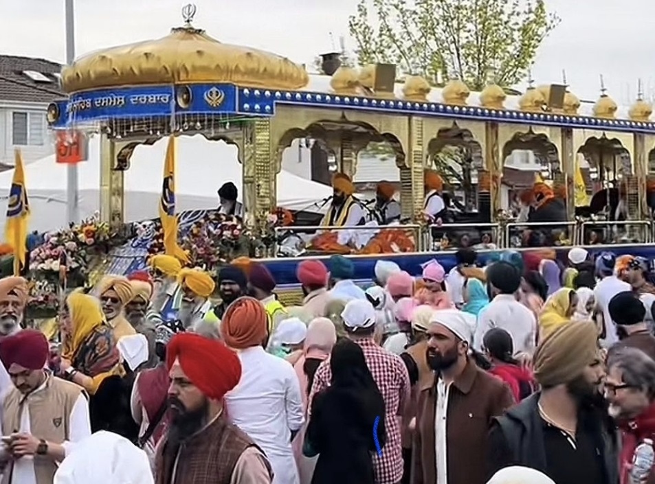 ਖਾਲਸਾ ਸਾਜਨਾ ਦਿਵਸ ਨੂੰ ਸਮਰਪਿਤ ਸਰੀ 'ਚ ਸਜਾਇਆ ਗਿਆ ਵਿਸ਼ਾਲ ਨਗਰ ਕੀਰਤਨ