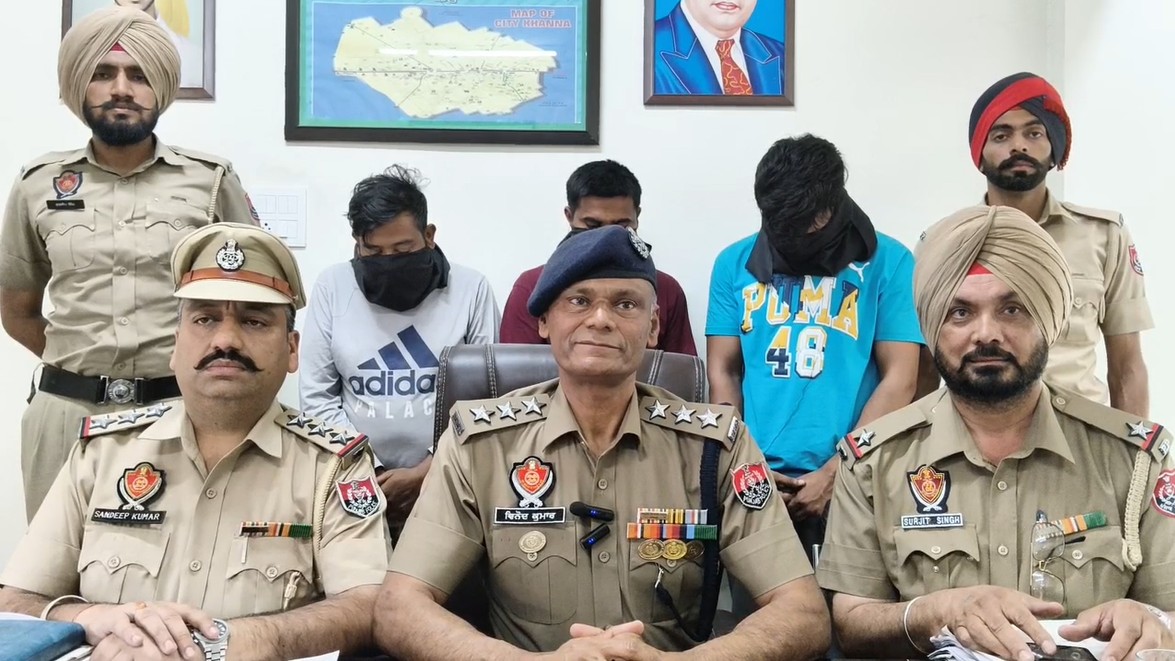 14 ਲੱਖ ਰੁਪਏ ਦੇ ਕਾਰਡ ਚੋਰੀ ਕਰ ਕੇ 20 ਹਜ਼ਾਰ ਰੁਪਏ ''ਚ ਵੇਚ ਗਏ ਚੋਰ