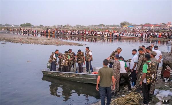 vrindavan boat accident  10 people  dead  5 missing