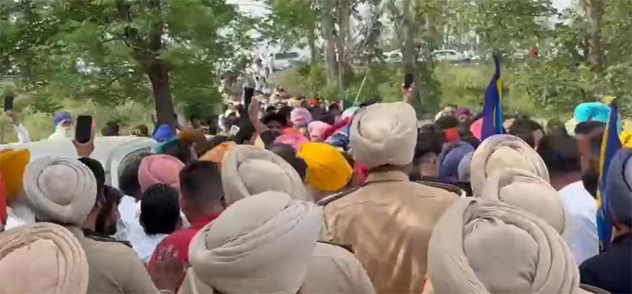 Punjab: ਚੋਣ ਪ੍ਰਕਿਰਿਆ ਦੌਰਾਨ ਚੱਲ ਪਈ ਗੋਲ਼ੀ! ਤਣਾਅਪੂਰਨ ਬਣਿਆ ਮਾਹੌਲ
