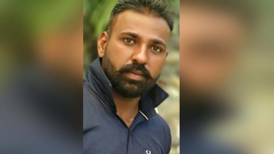 ਭਿਆਨਕ ਸੜਕ ਹਾਦਸੇ ਨੇ ਉਜਾੜ ''ਤਾ ਪਰਿਵਾਰ, ਨੌਜਵਾਨ ਦੀ ਤੜਫ਼-ਤੜਫ਼ ਕੇ ਨਿਕਲੀ ਜਾਨ