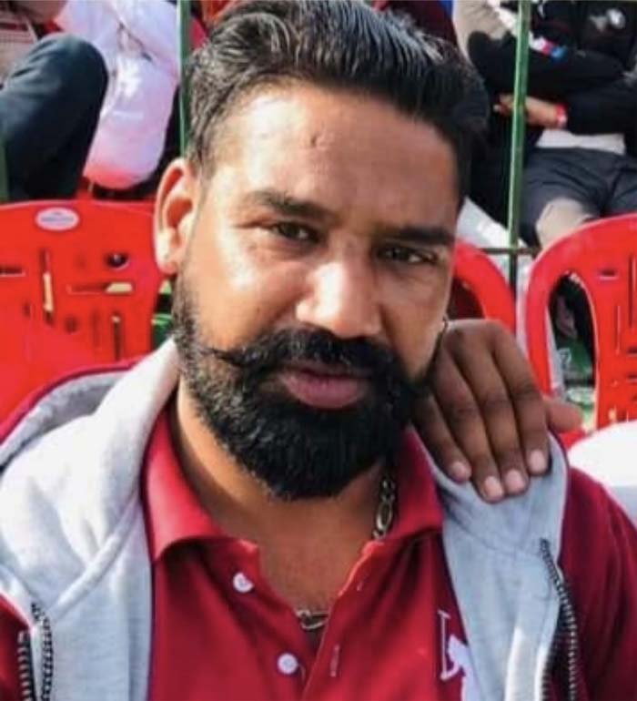 Punjab: ਖੇਤਾਂ ''ਚ ਪਲਟੀ JCB ਮਸ਼ੀਨ! ਹੇਠਾਂ ਦੱਬਣ ਕਾਰਨ ਨੌਜਵਾਨ ਦੀ ਹੋਈ ਦਰਦਨਾਕ ਮੌਤ