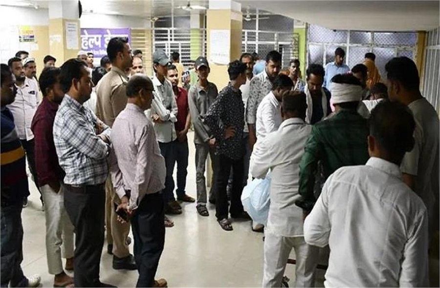 ਪ੍ਰਯਾਗਰਾਜ ''ਚ ਵੱਡੀ ਵਾਰਦਾਤ: ਦਿਨ ਦਿਹਾੜੇ ਗੋਲੀਆਂ ਮਾਰ ਕਰ ''ਤਾ ਪ੍ਰਾਪਰਟੀ ਡੀਲਰ ਦਾ ਕਤਲ